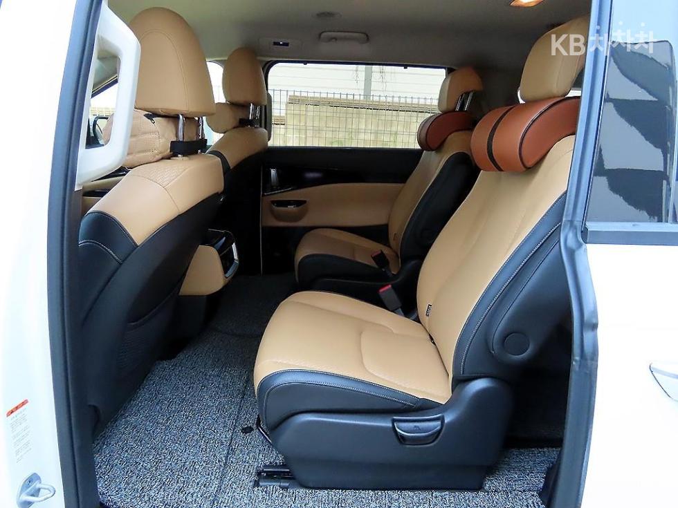 2022 - kia carnival