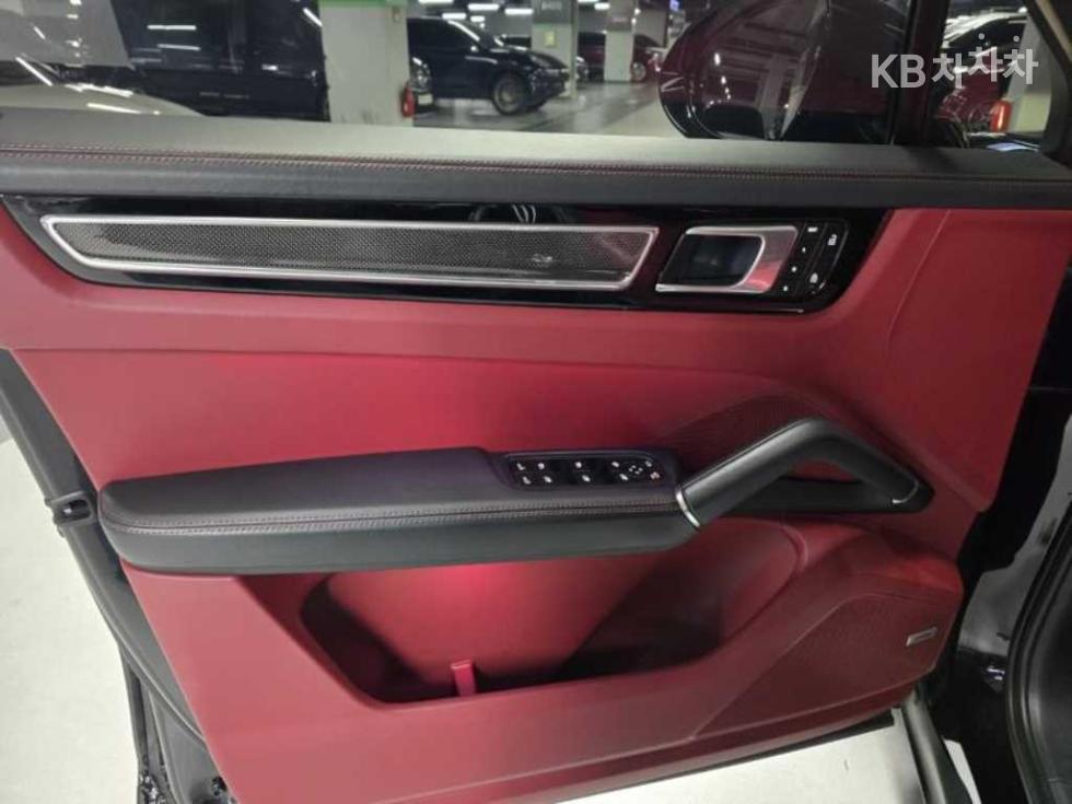 Porsche Cayenne — miniaturë 8