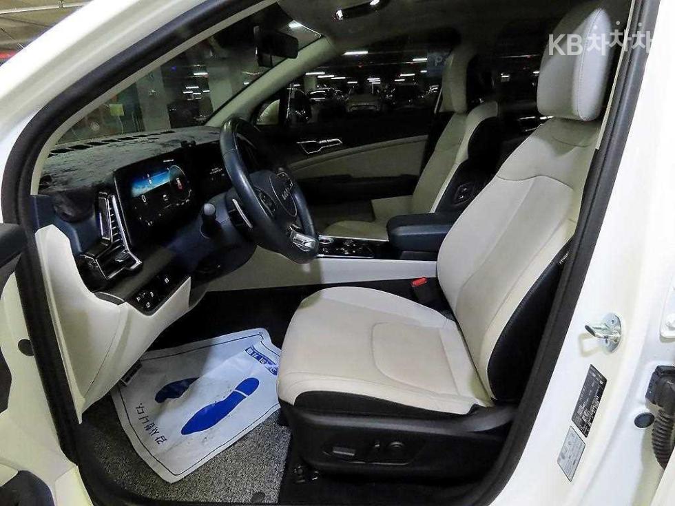 2023 - kia sportage
