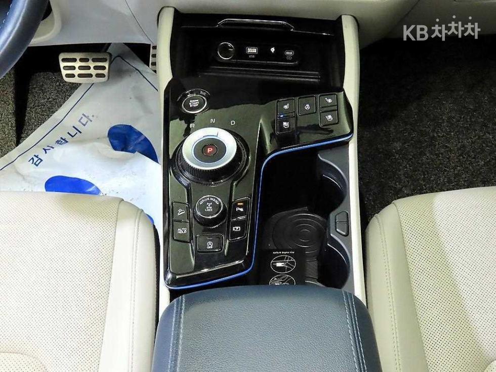 2023 - kia sportage
