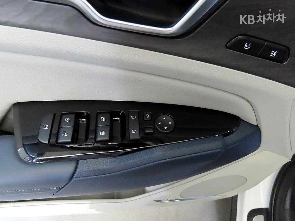 2023 - kia sportage