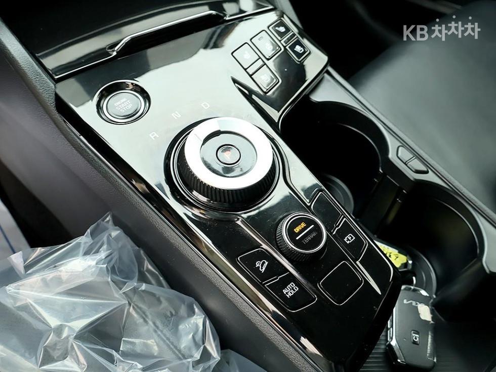 2023 - kia sportage