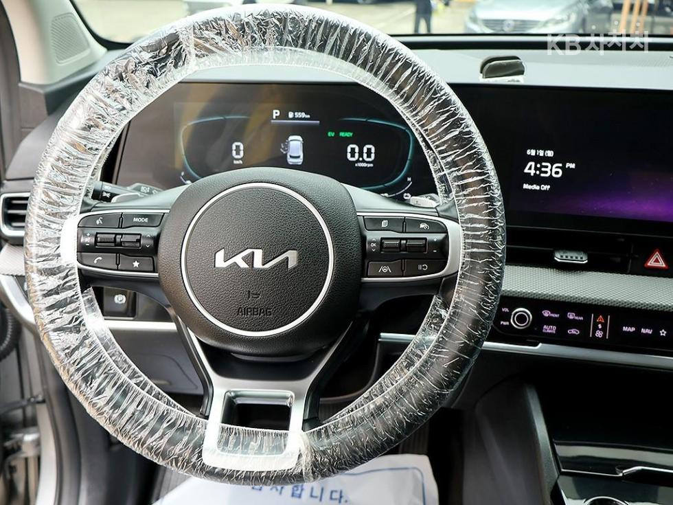 2023 - kia sportage