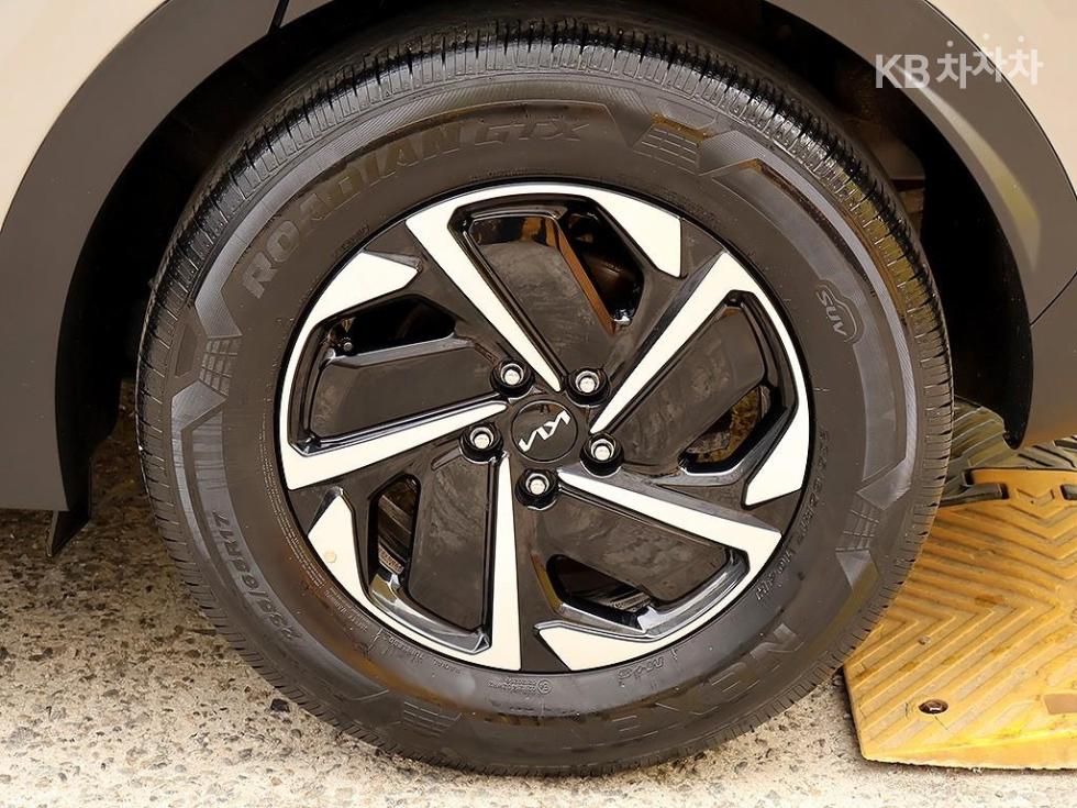 2023 - kia sportage