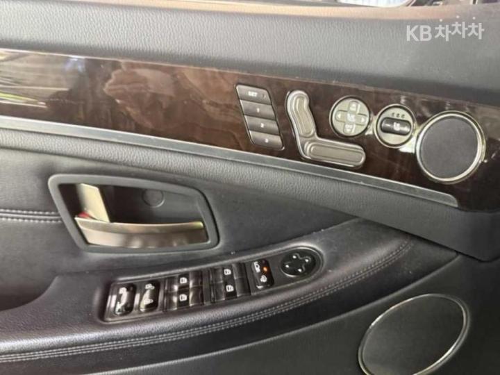 KG Mobility (Ssangyong) Chairman New W CW600 Prestige 8
