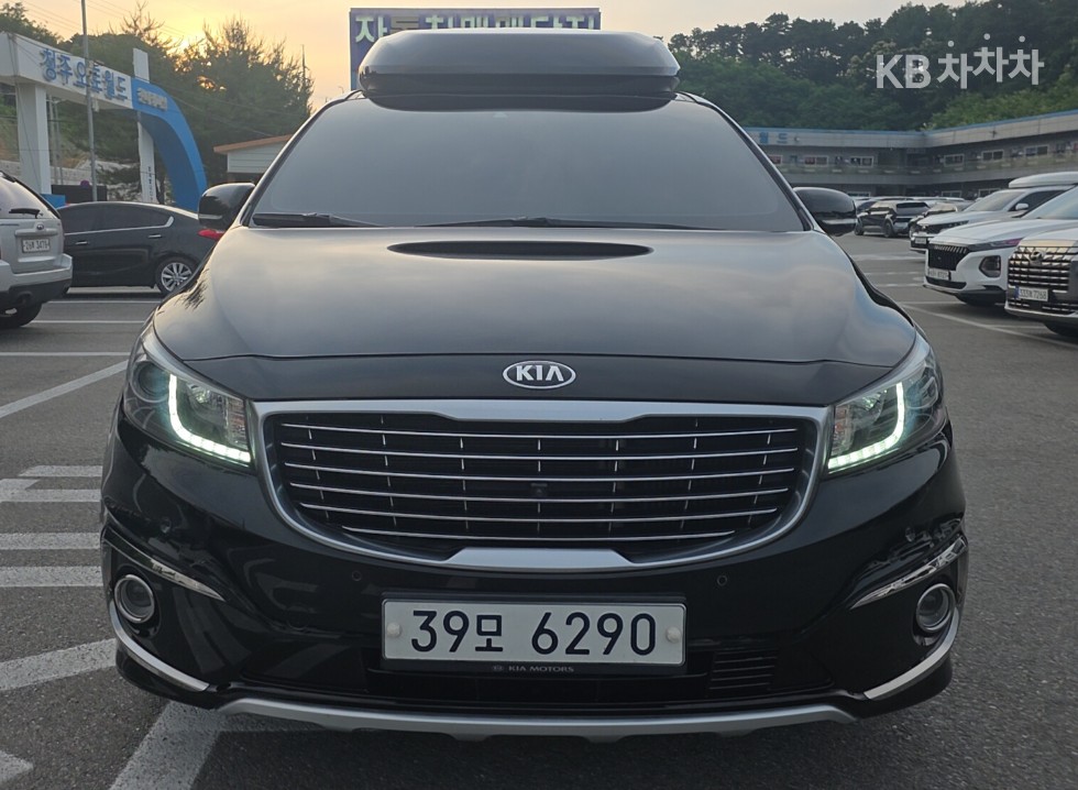 2018 - kia carnival
