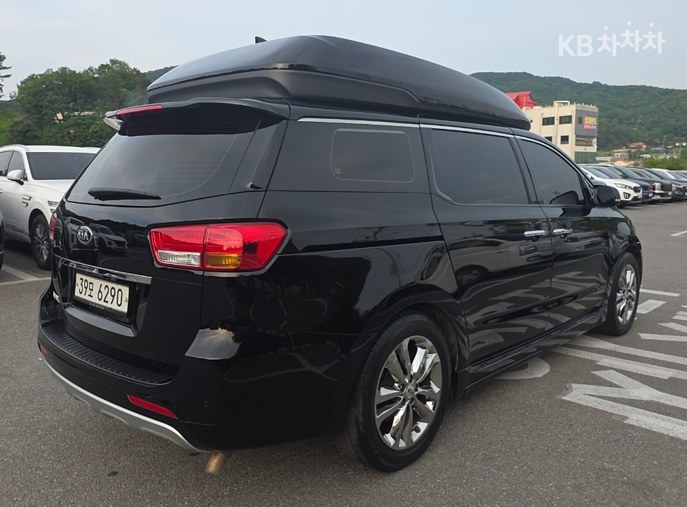 2018 - kia carnival