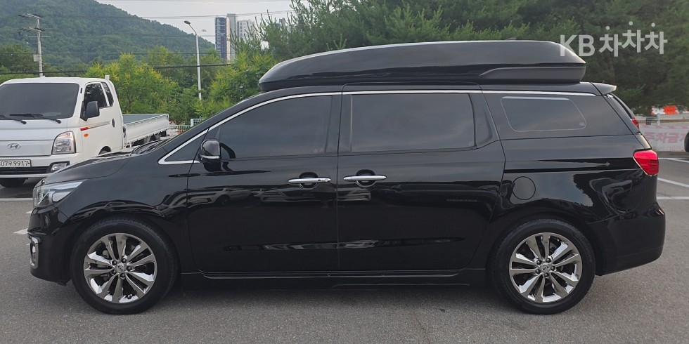 2018 - kia carnival