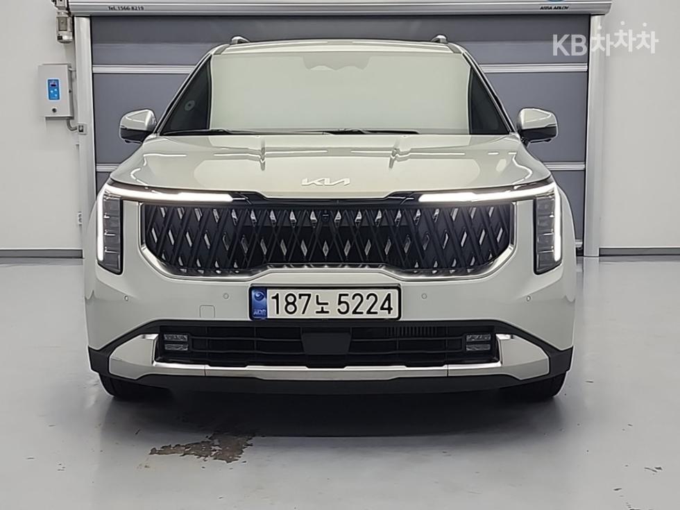 2025 Kia 4 photo