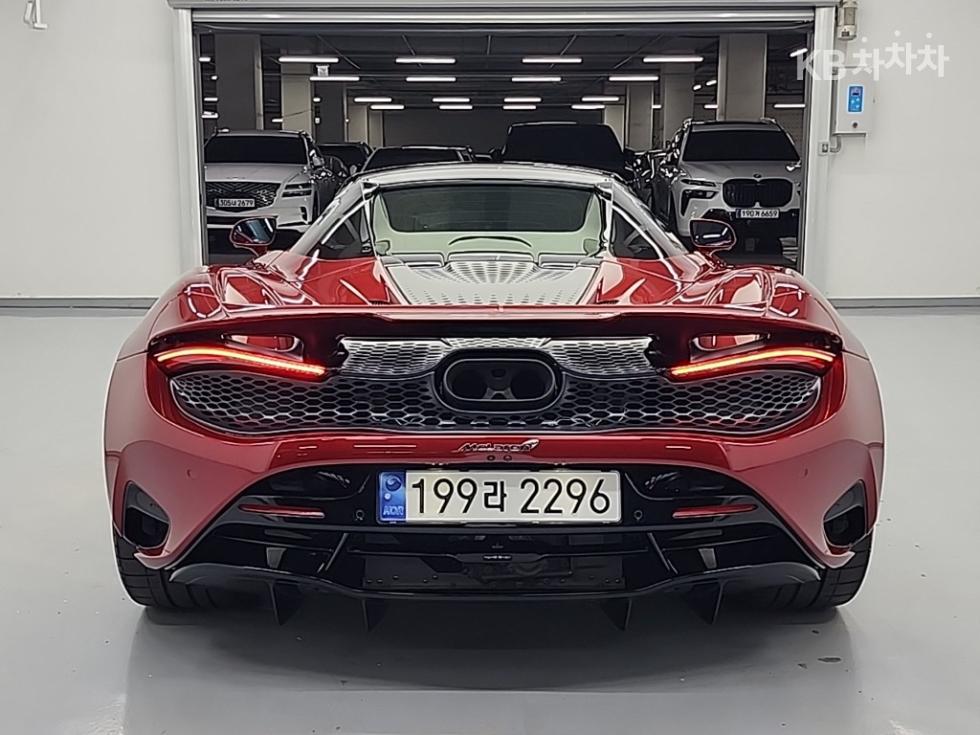 2024 McLaren 750S photo