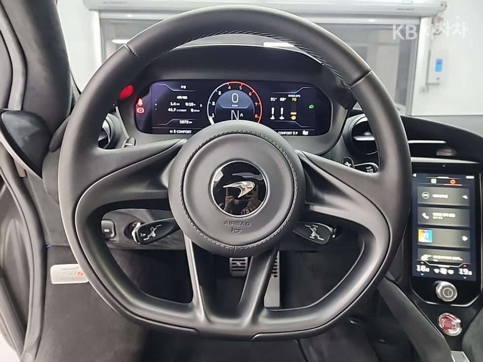 2024 McLaren 750S photo