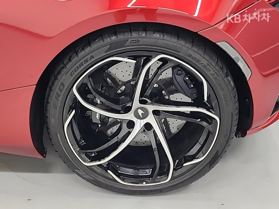 2024 McLaren 750S photo