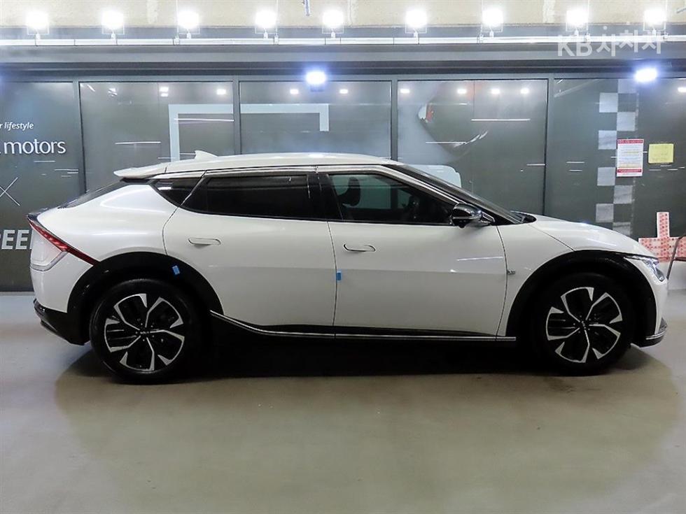 2022 - kia ev6
