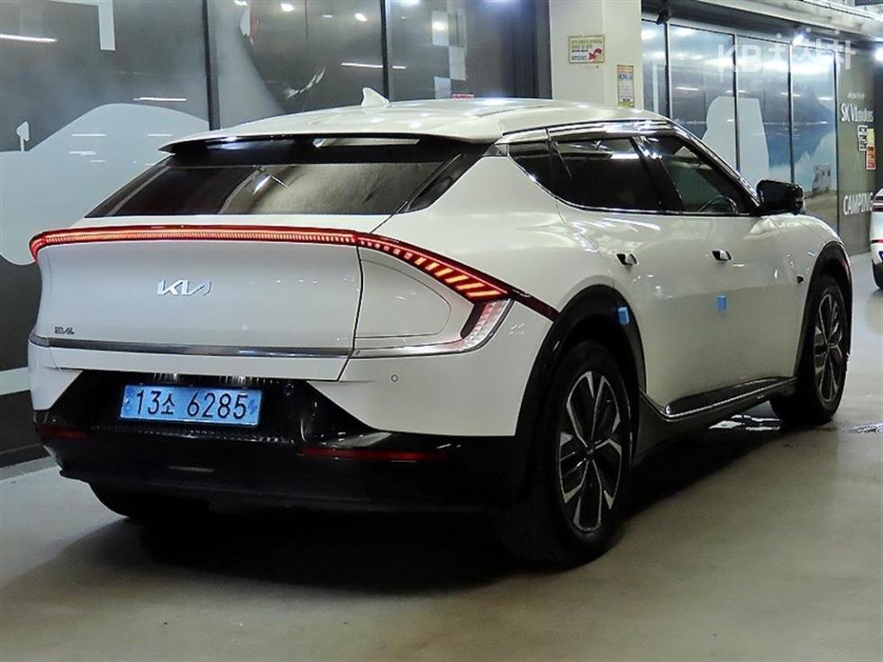 2022 - kia ev6