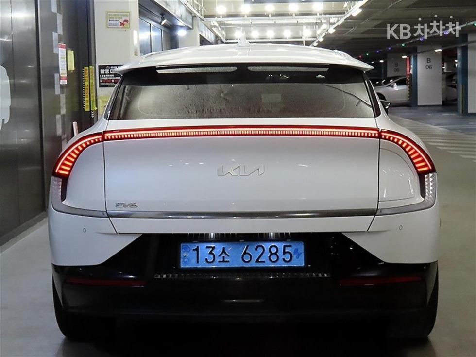 2022 - kia ev6