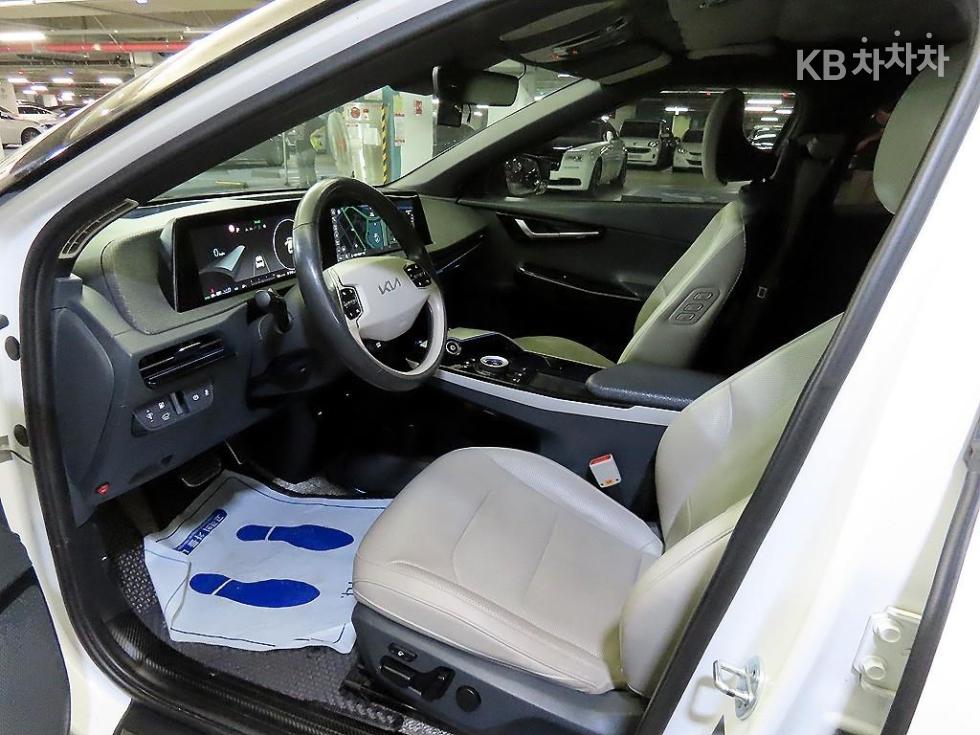 2022 - kia ev6