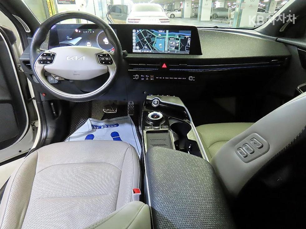 2022 - kia ev6