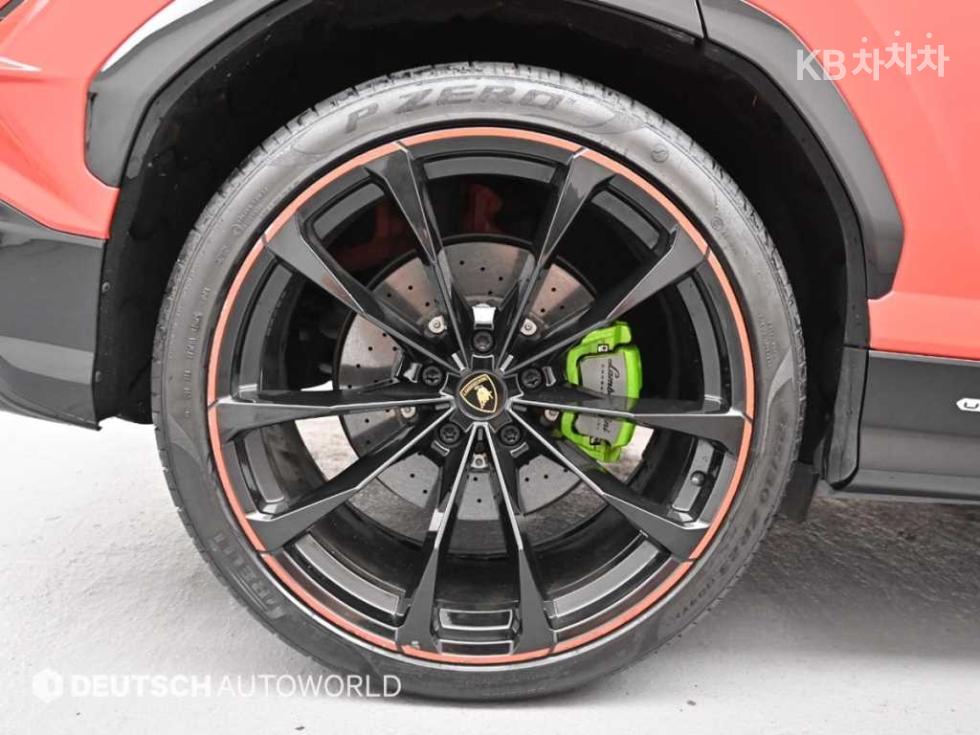 2023 Lamborghini S photo
