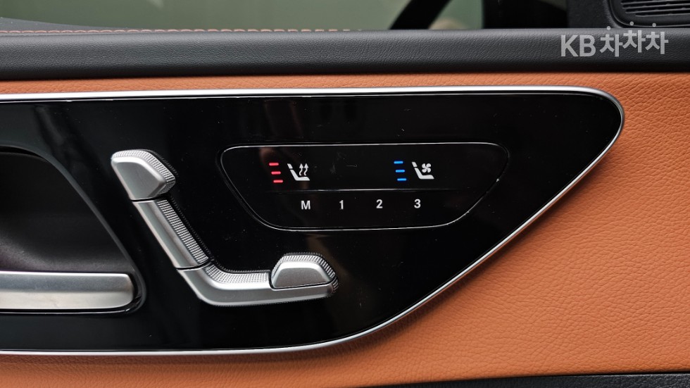 2025 - mercedes-benz c-class