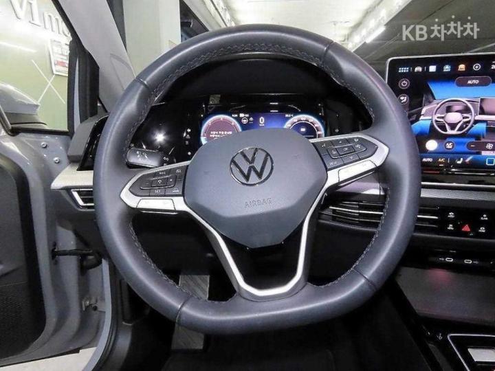 Volkswagen Golf The 8 MK8 2.0 TDI Prestige 9