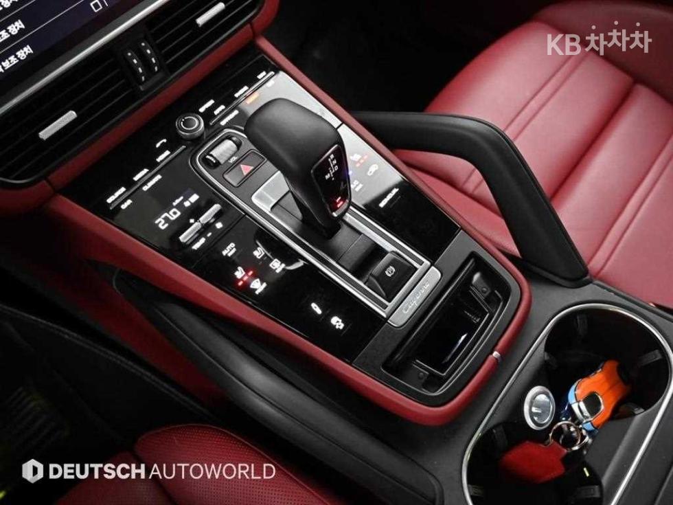 Porsche Cayenne — miniaturë 9