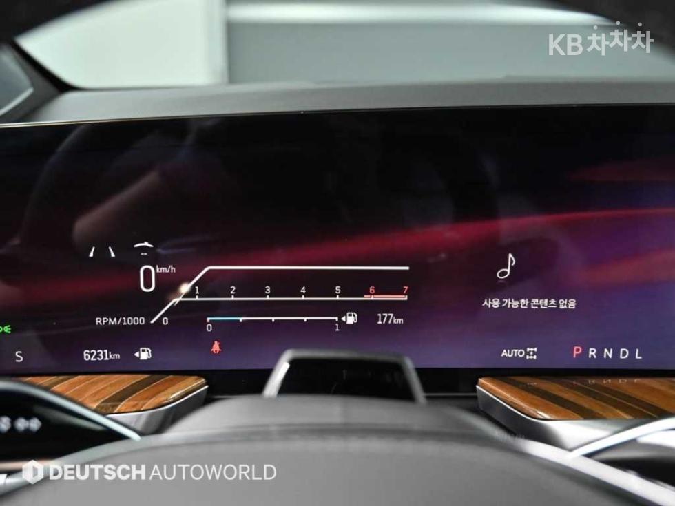 Cadillac Escalade — miniaturë 8