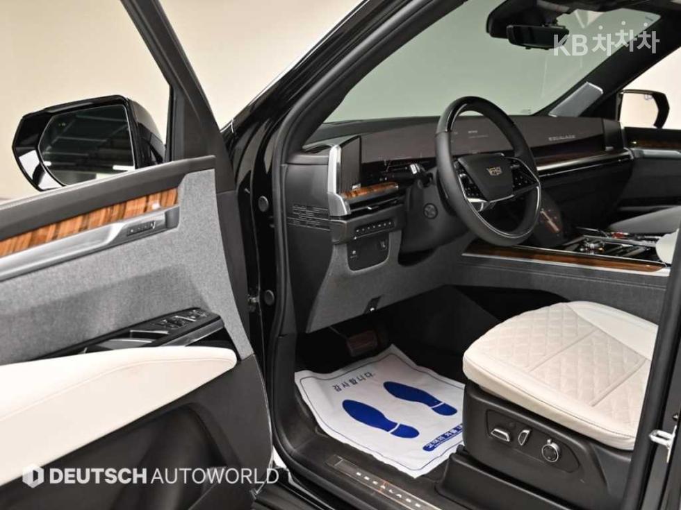 Cadillac Escalade — miniaturë 11