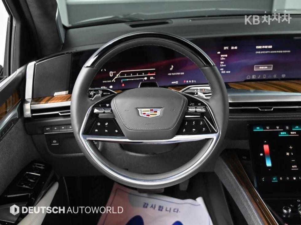Cadillac Escalade — miniaturë 13