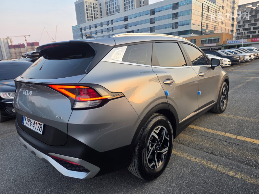 2023 - kia sportage