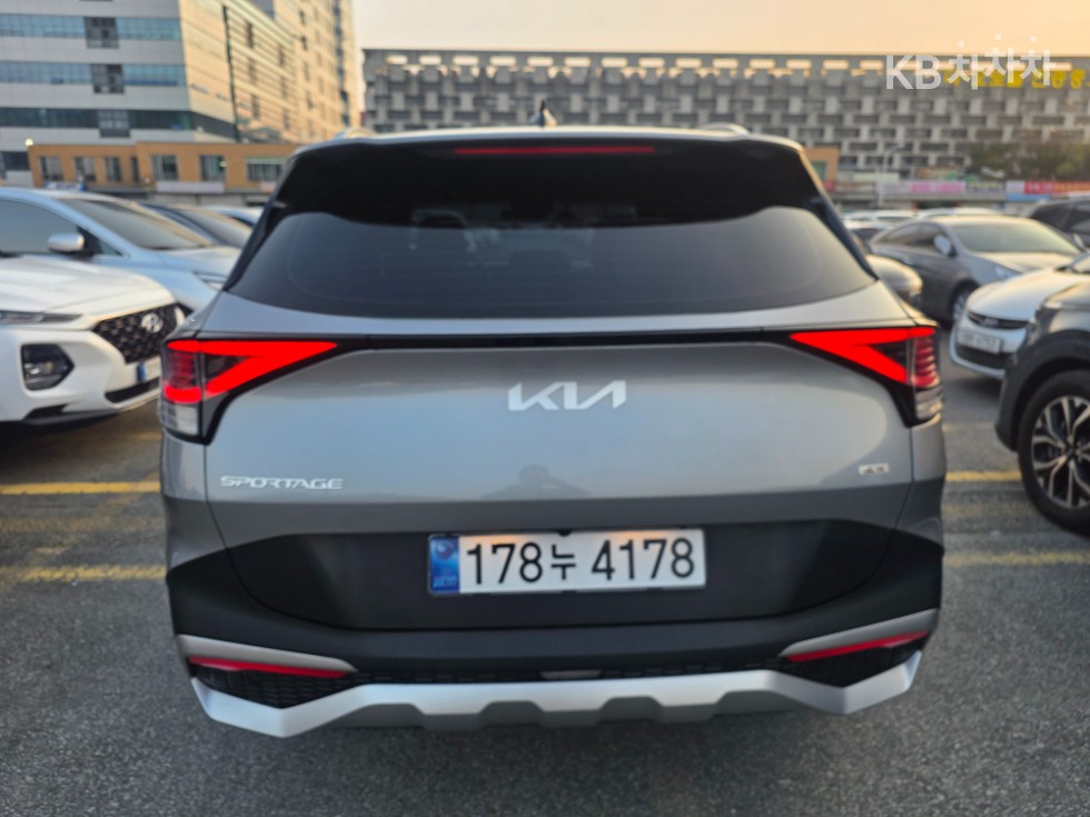 2023 - kia sportage
