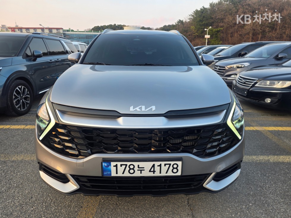 2023 - kia sportage