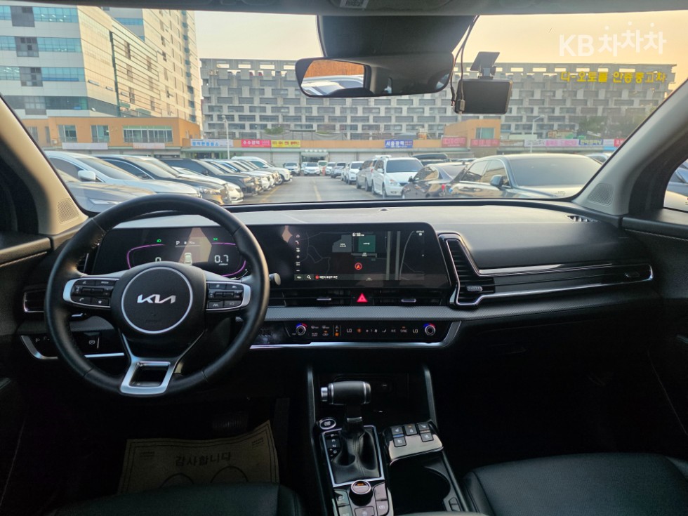 2023 - kia sportage