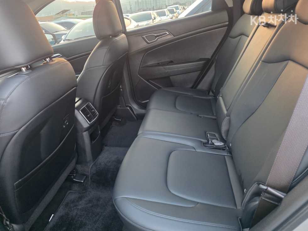 2023 - kia sportage