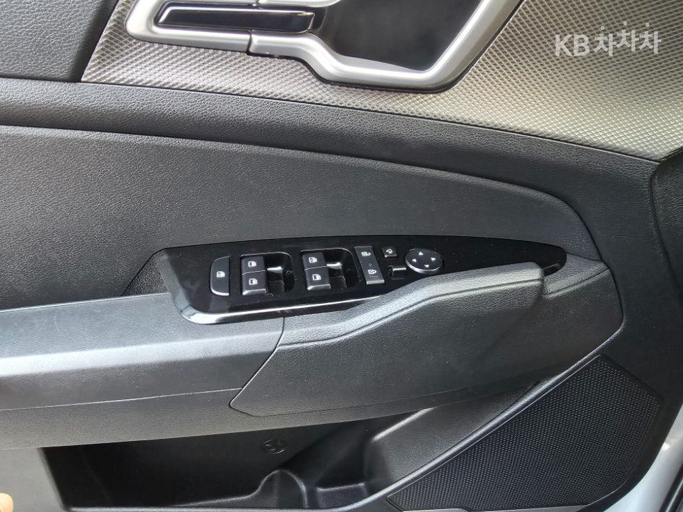 2023 - kia sportage