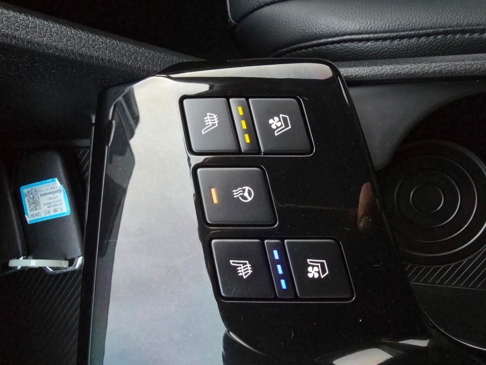 2023 - kia sportage