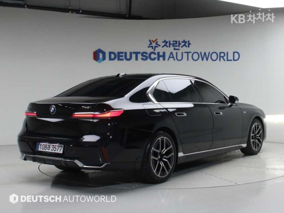 BMW 7er — miniaturë 2