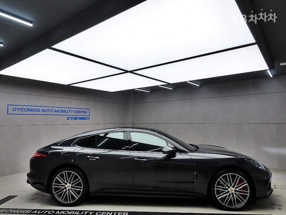 2018 Porsche (971) photo