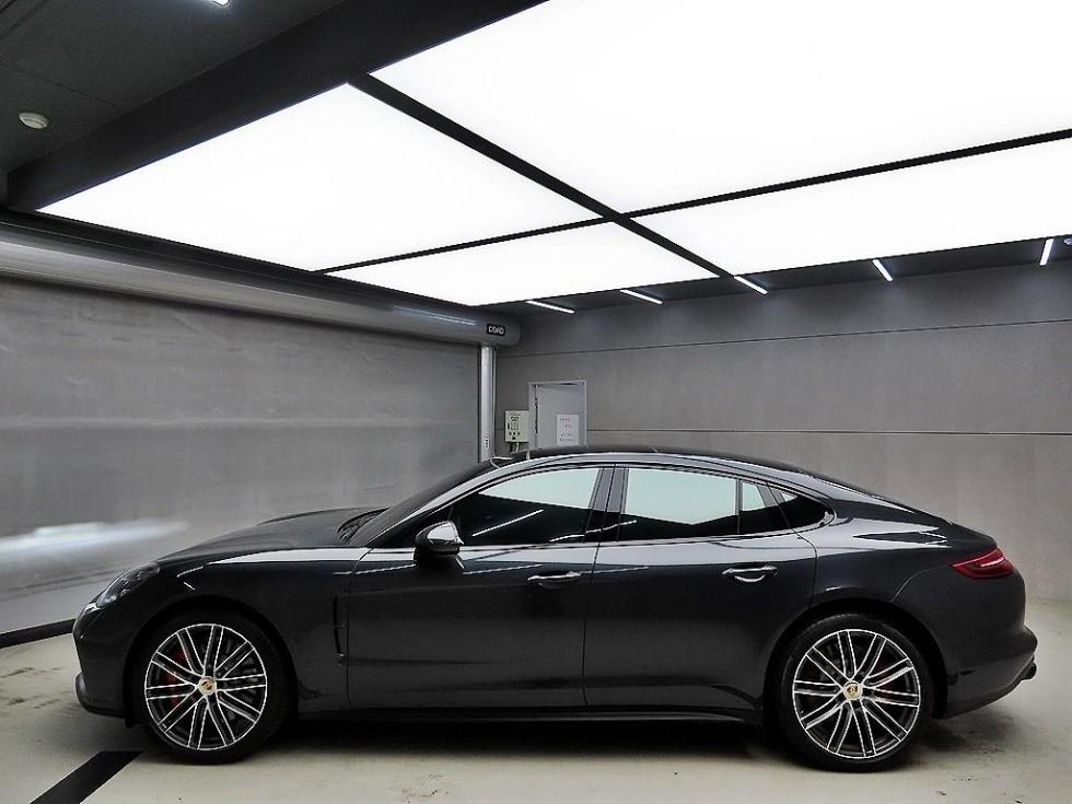 2018 Porsche (971) photo