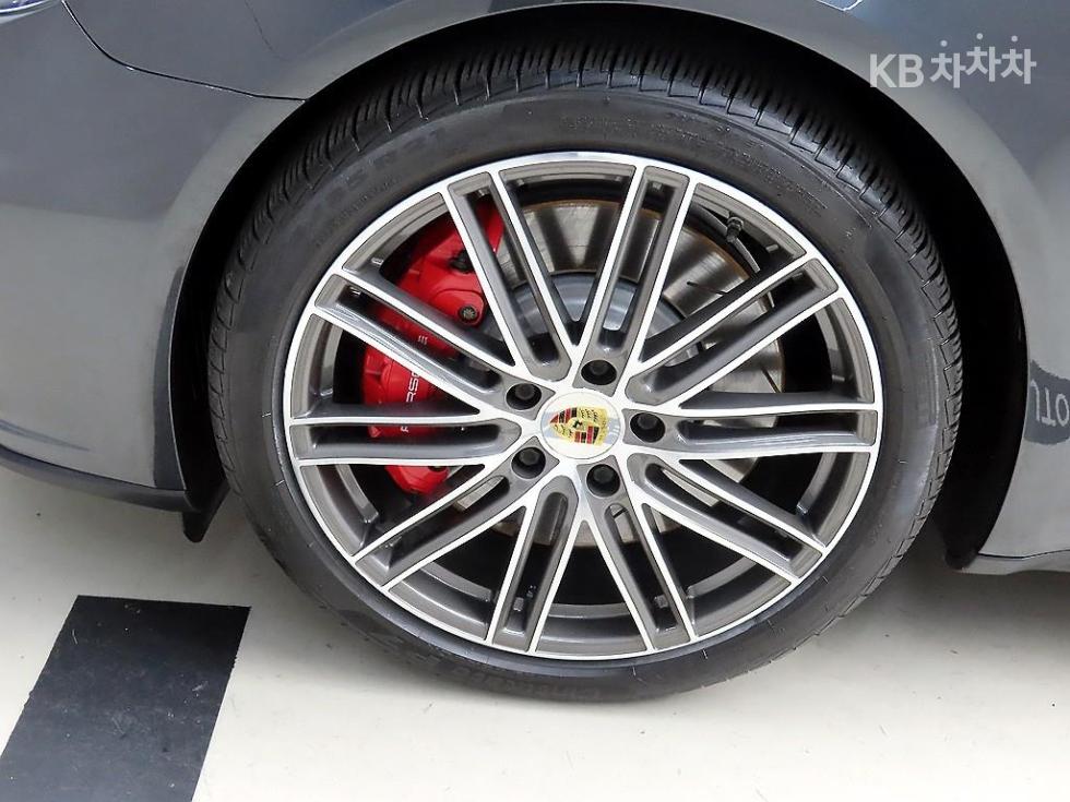 2018 Porsche (971) photo