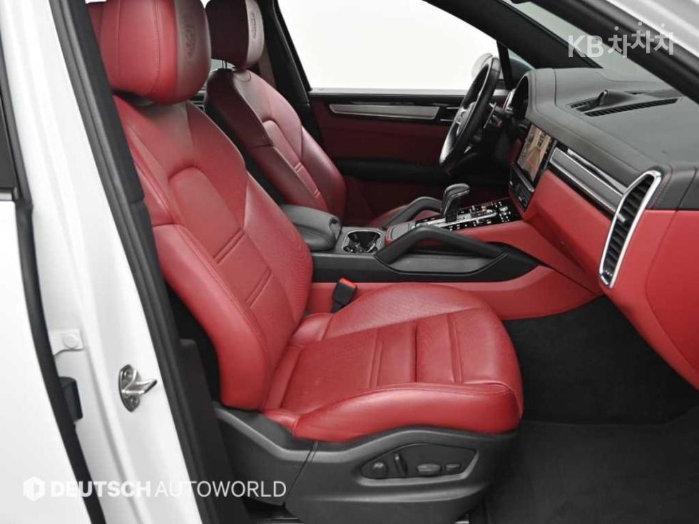 Porsche Cayenne — miniaturë 12