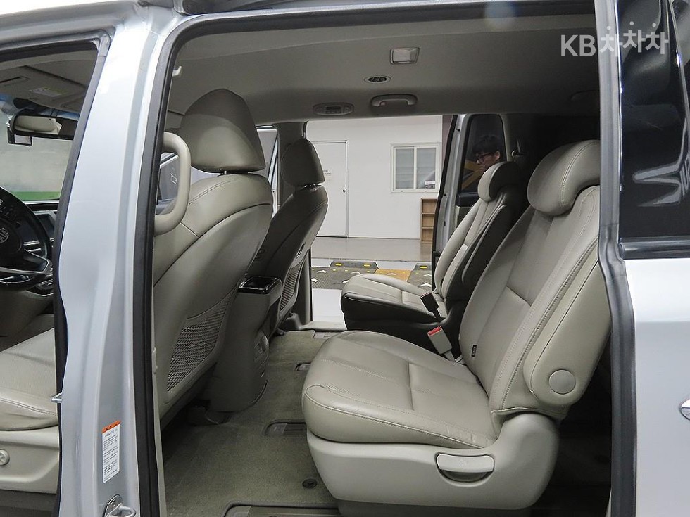 2019 - kia carnival