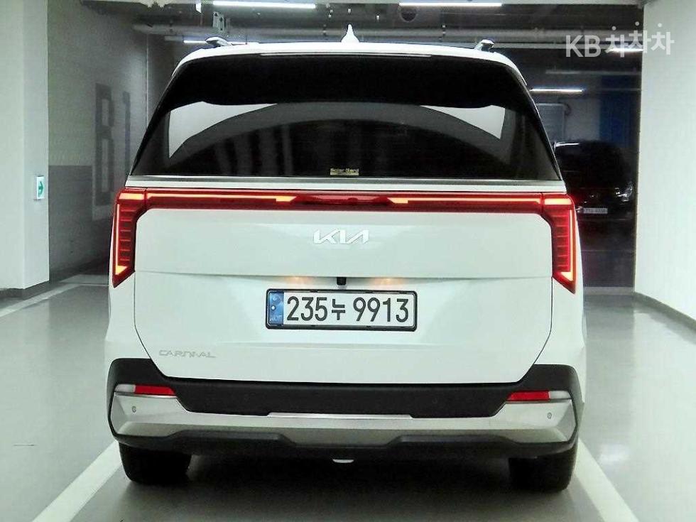 2024 Kia 4 photo