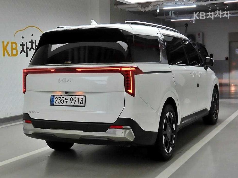 2024 Kia 4 photo