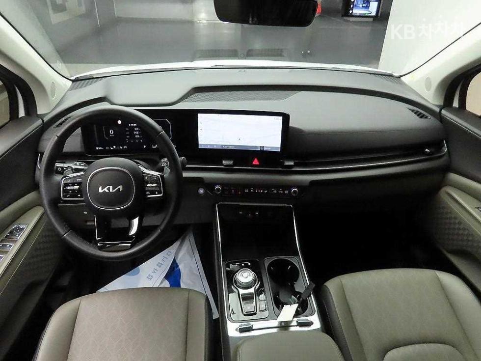 2024 Kia 4 photo