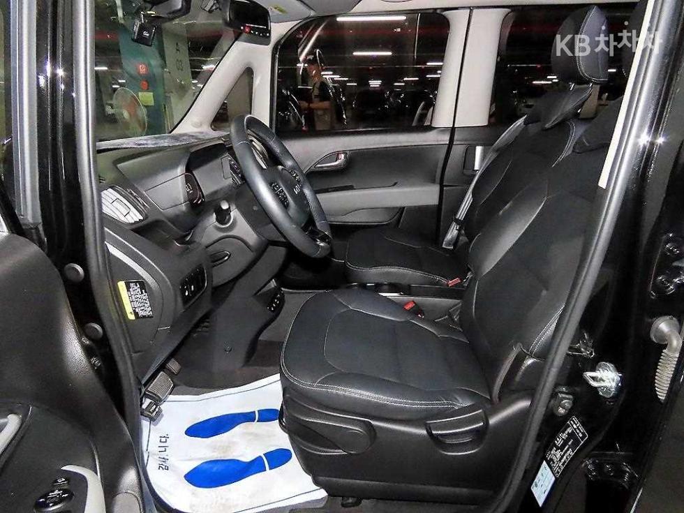 2023 - kia kia