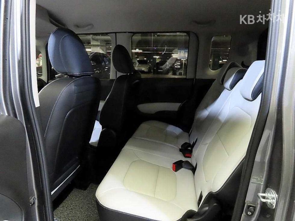 2023 - kia kia