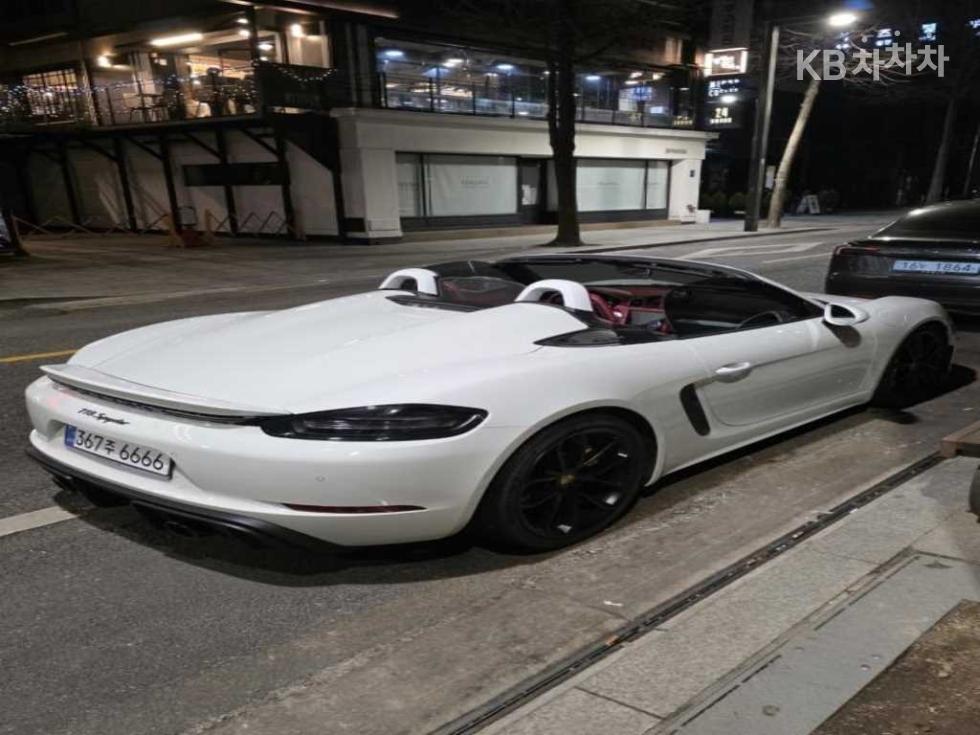 2020 Porsche 718 photo