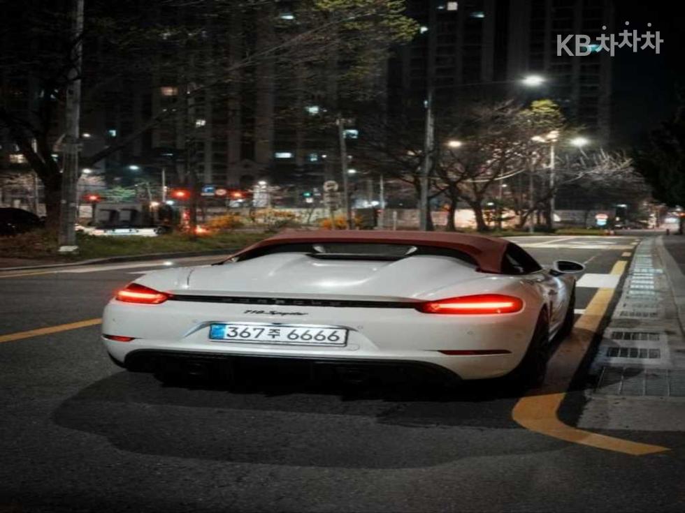 2020 Porsche 718 photo