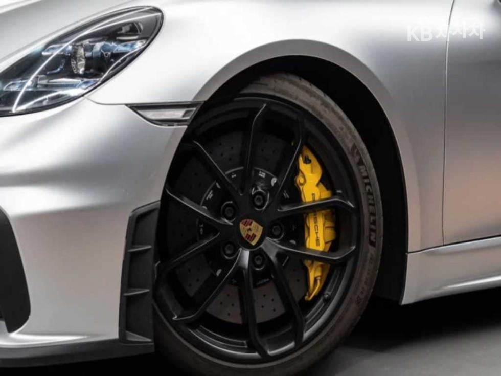 2020 Porsche 718 photo