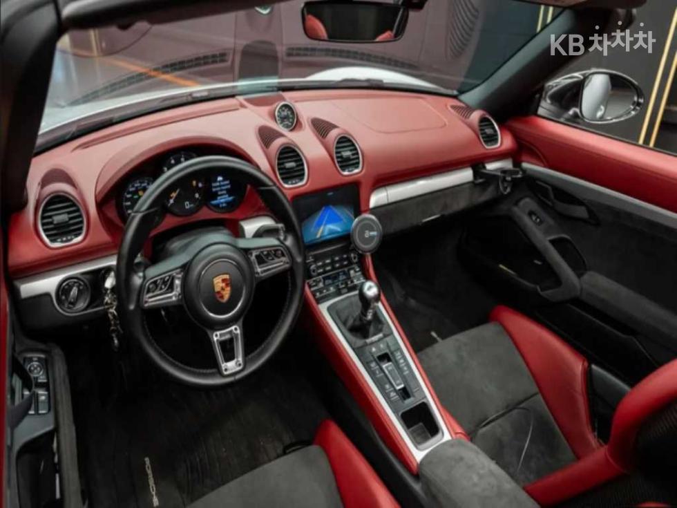2020 Porsche 718 photo